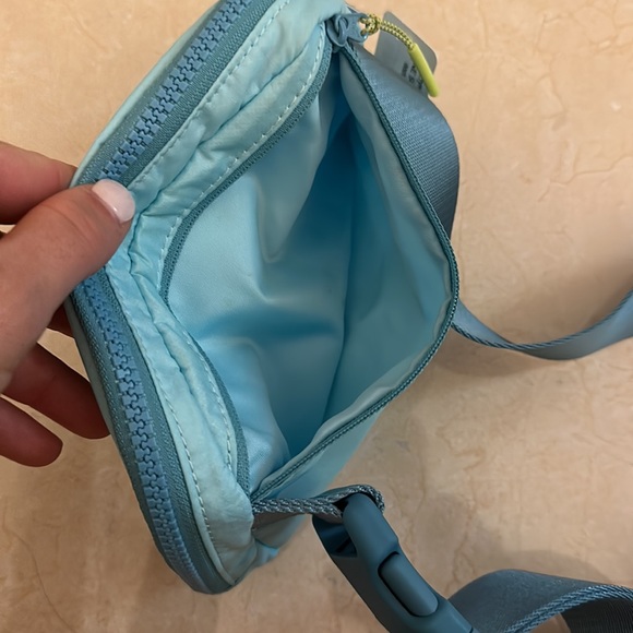 Lululemon everywhere belt bag - Picture 6 of 7